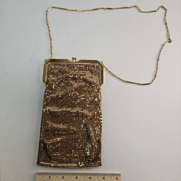 Vintage Mesh Whitings and Davis Gold Bag. - Picture 4 of 7